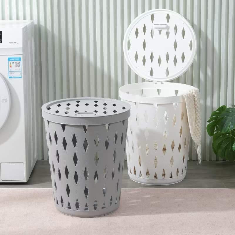 Large capacity laundry/storage basket with cover