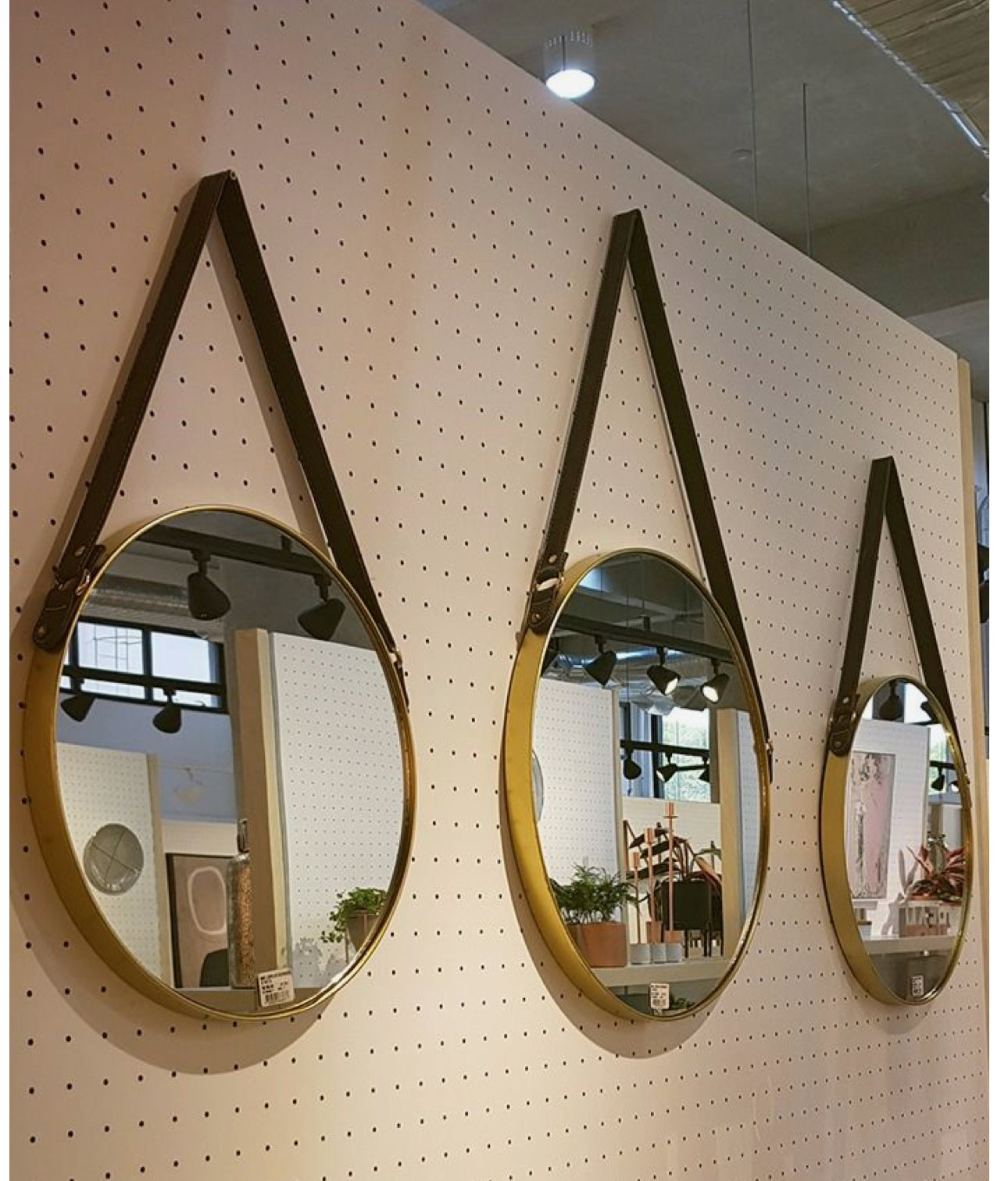 Minimalist Nordic Round Decorative Mirror With A Leather Strap