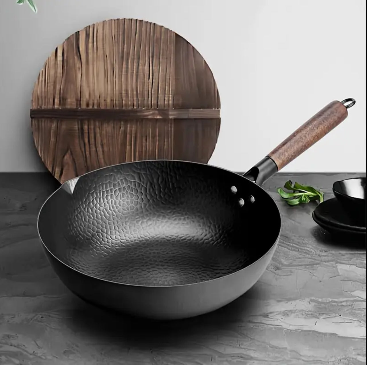 Iron wok with lid