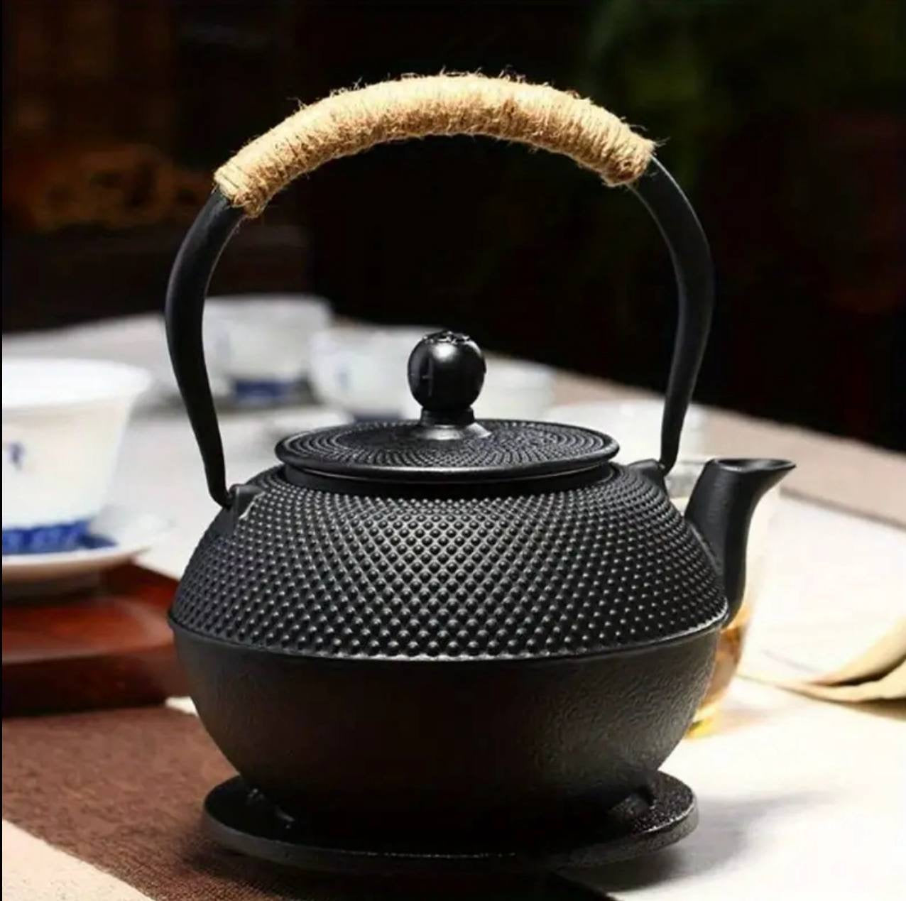 Bigger & better
1.8L original heavy duty cast iron tea pot with infuser