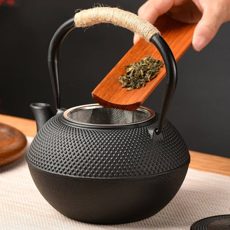 Bigger & better
1.8L original heavy duty cast iron tea pot with infuser