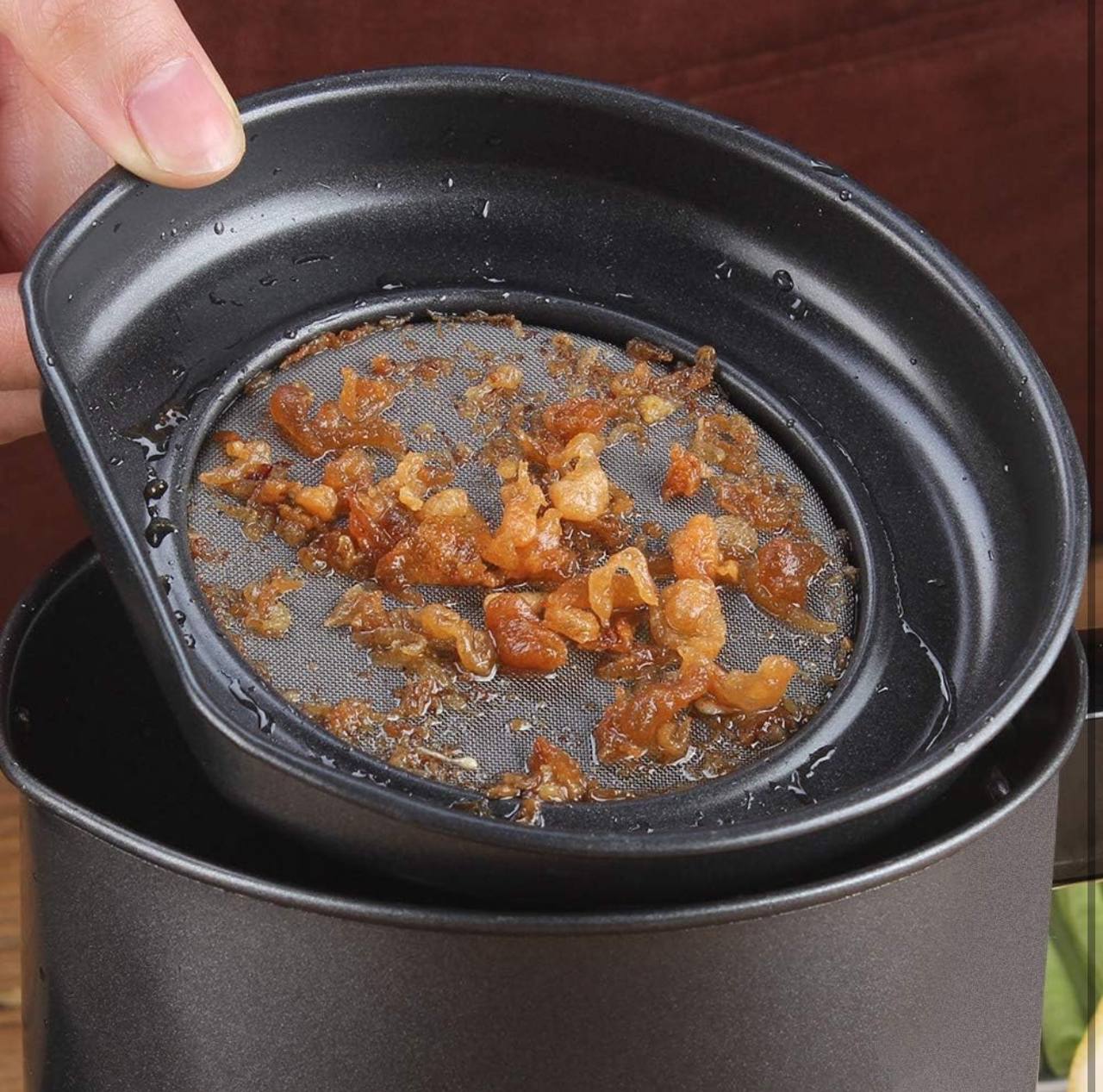 1.5 Oil metallic black sieve