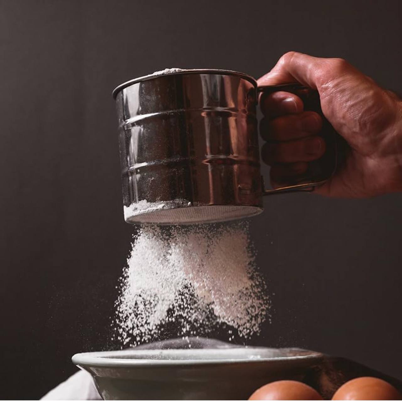 Handheld stainless steel flour sieve