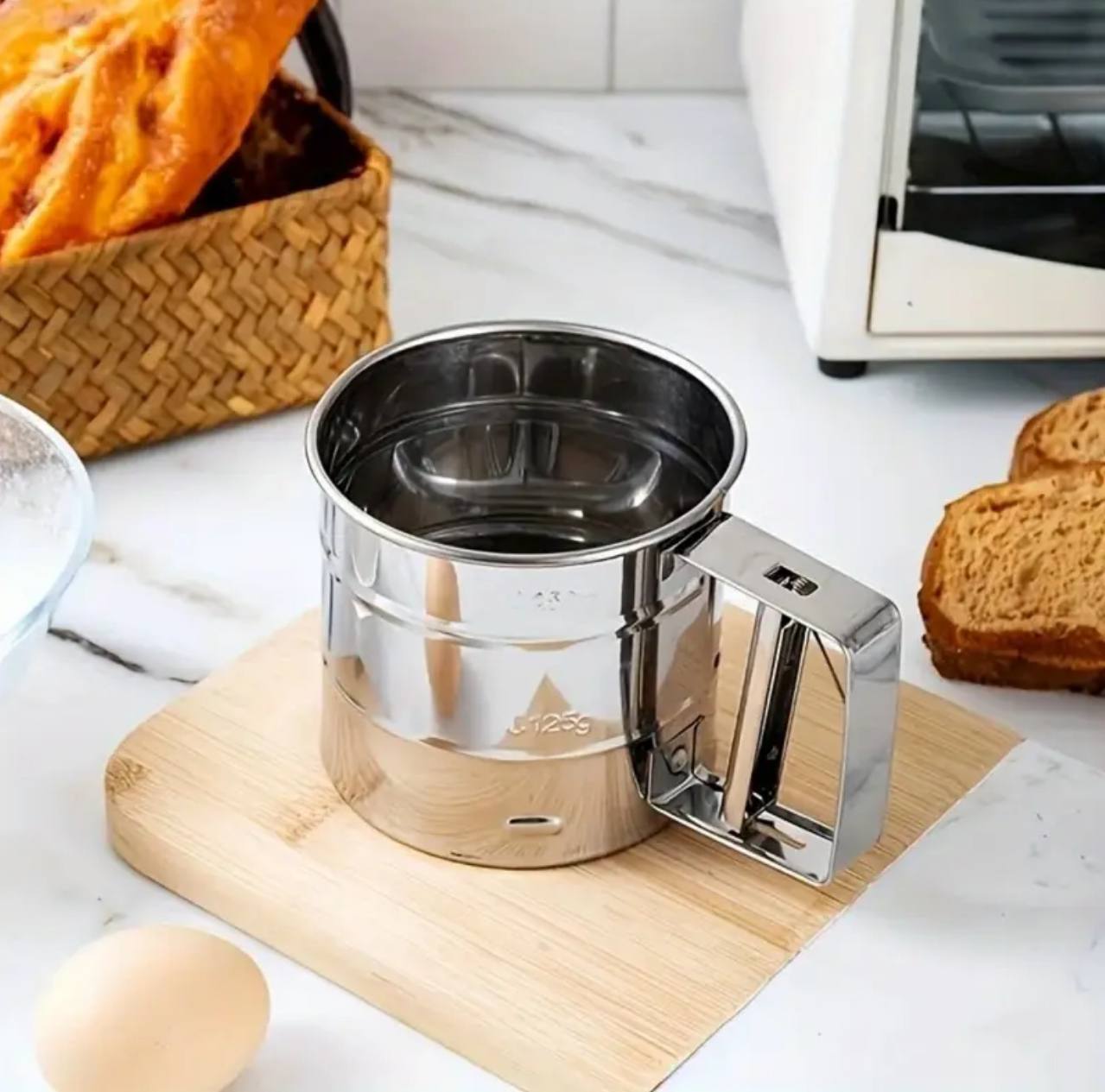 Handheld stainless steel flour sieve