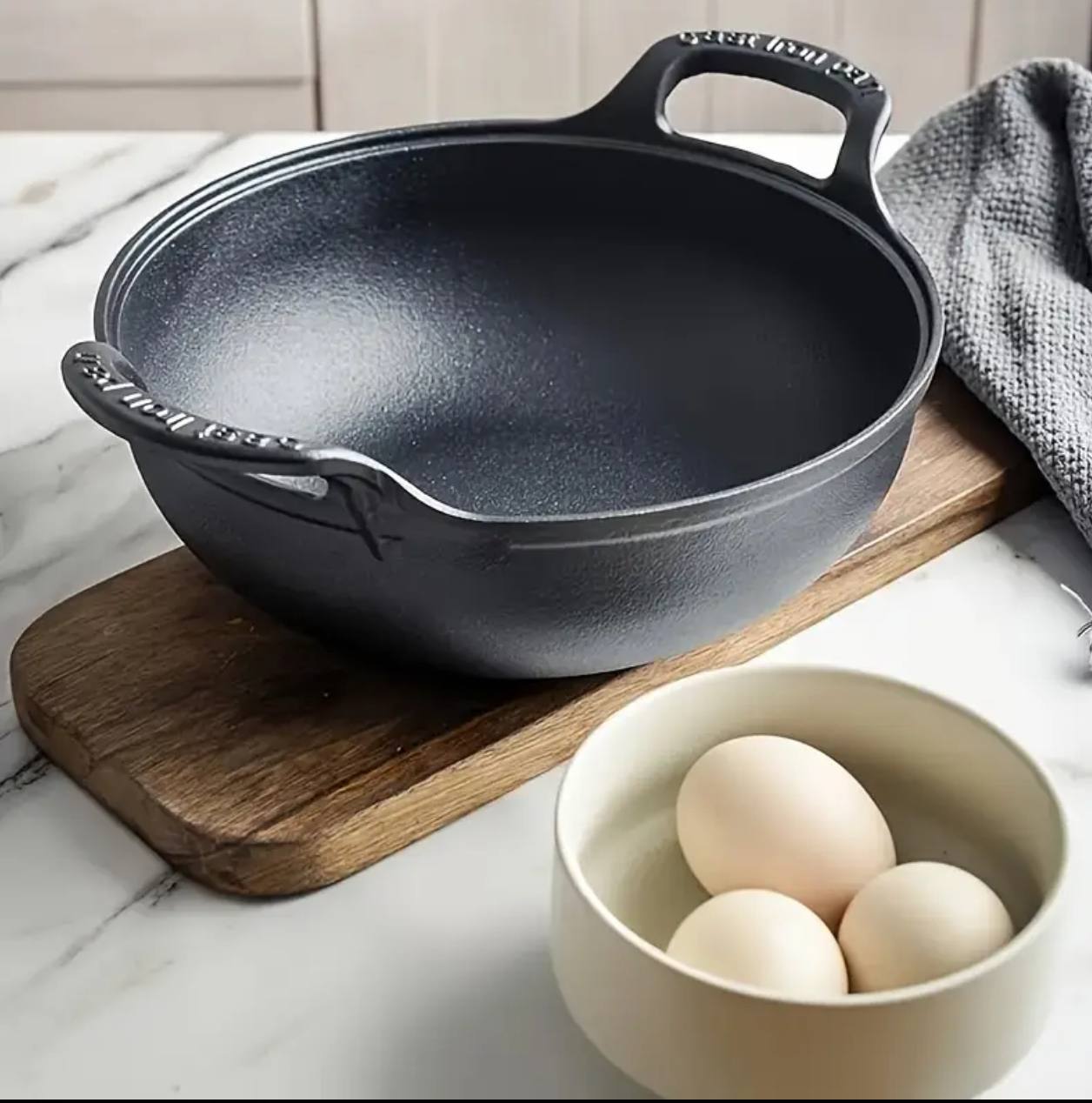 Pre-seasoned Pure Cast Iron Flat Bottom Wok with Wooden Lid