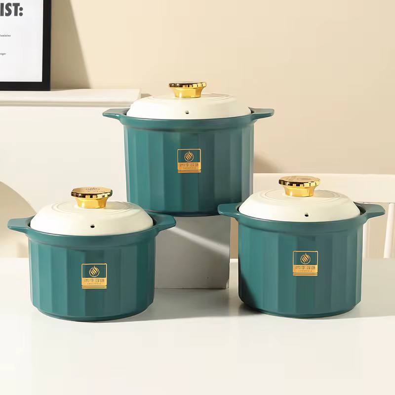 Ceramic casserole cooking pot with lid