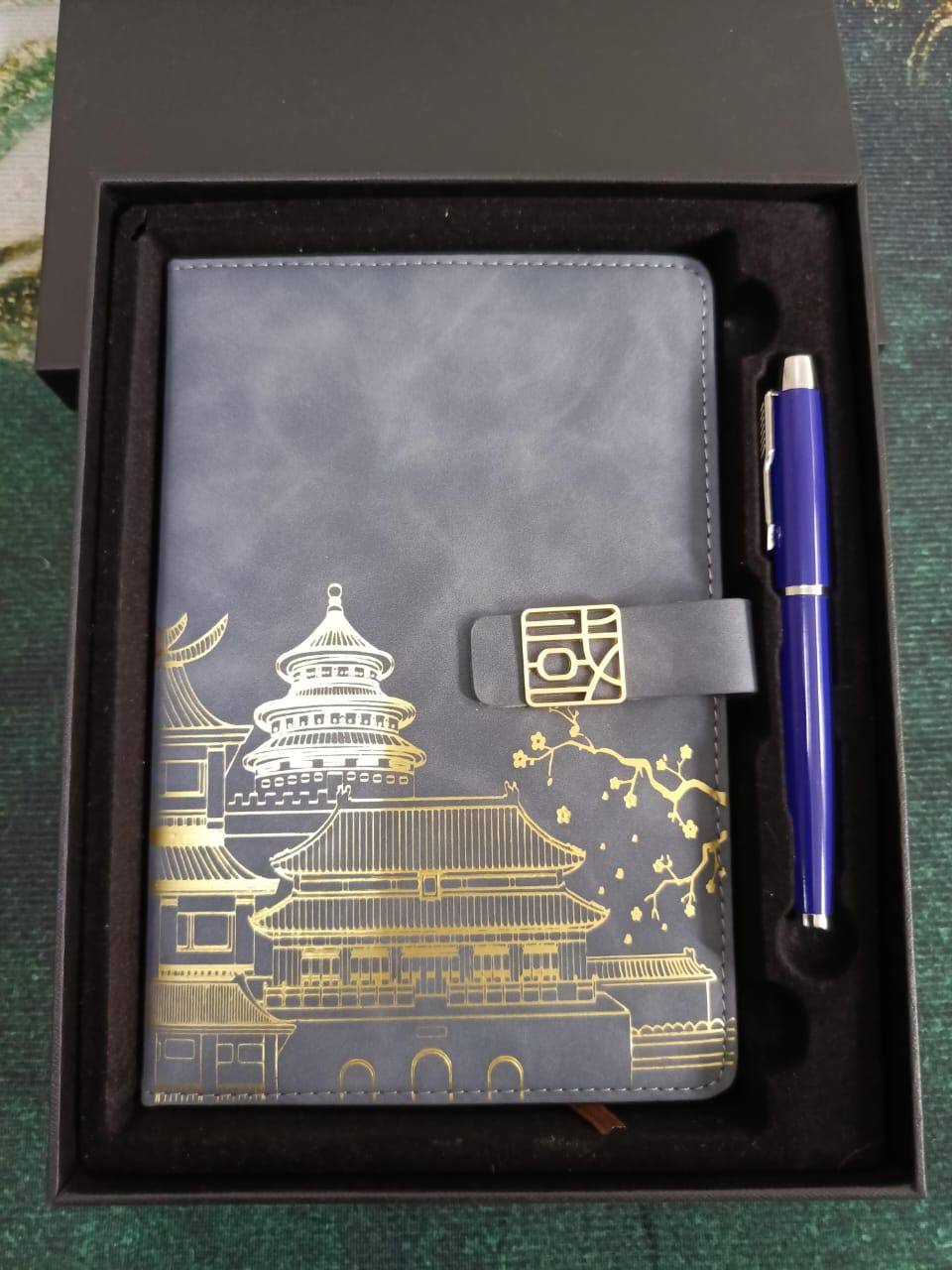Make a Bold Statement with Executive Notebook Gift Sets
