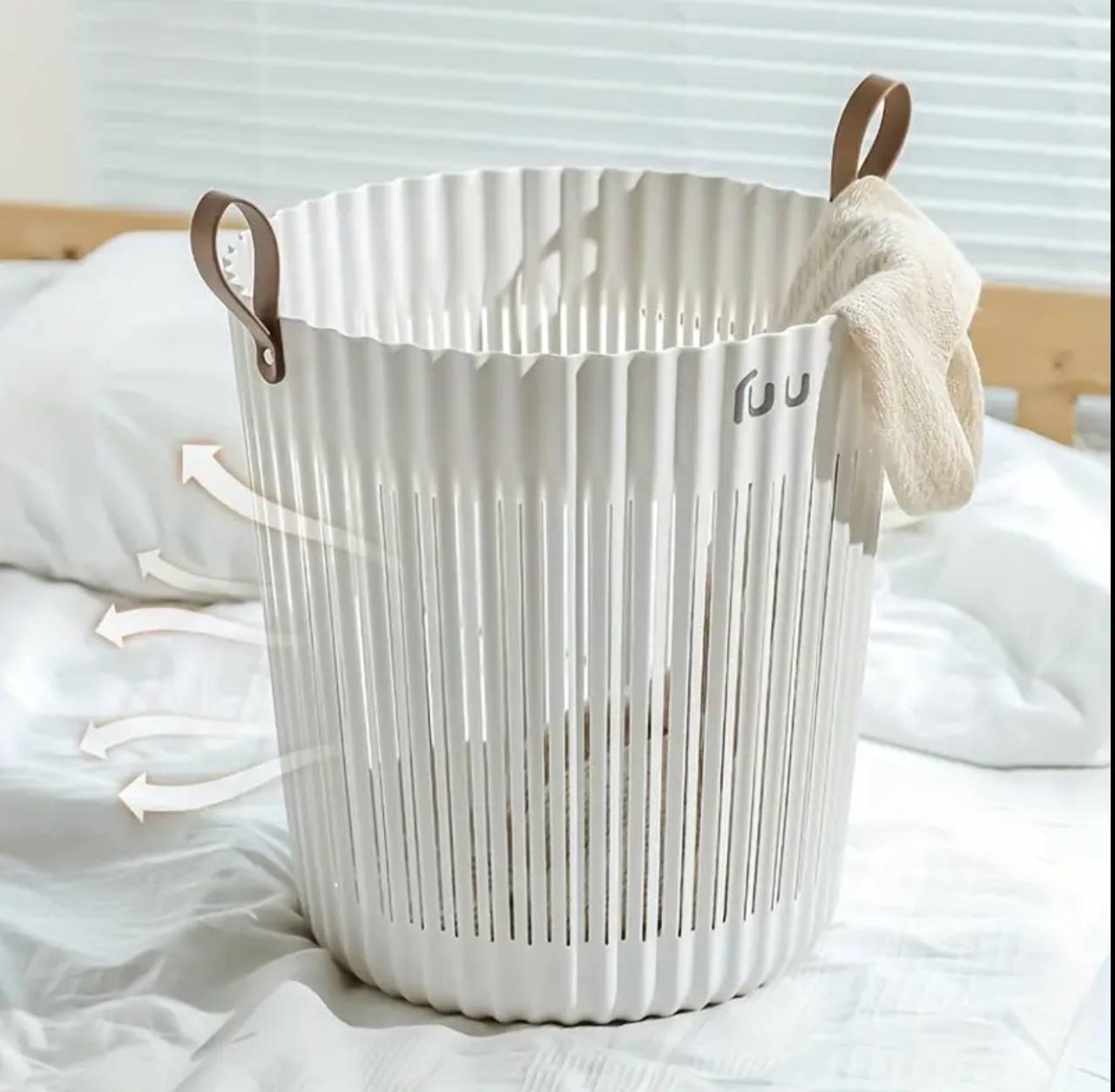 Large capacity laundry/storage basket