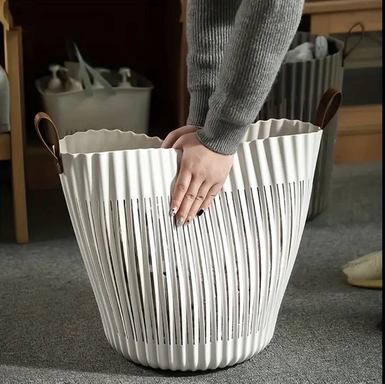 Large capacity laundry/storage basket