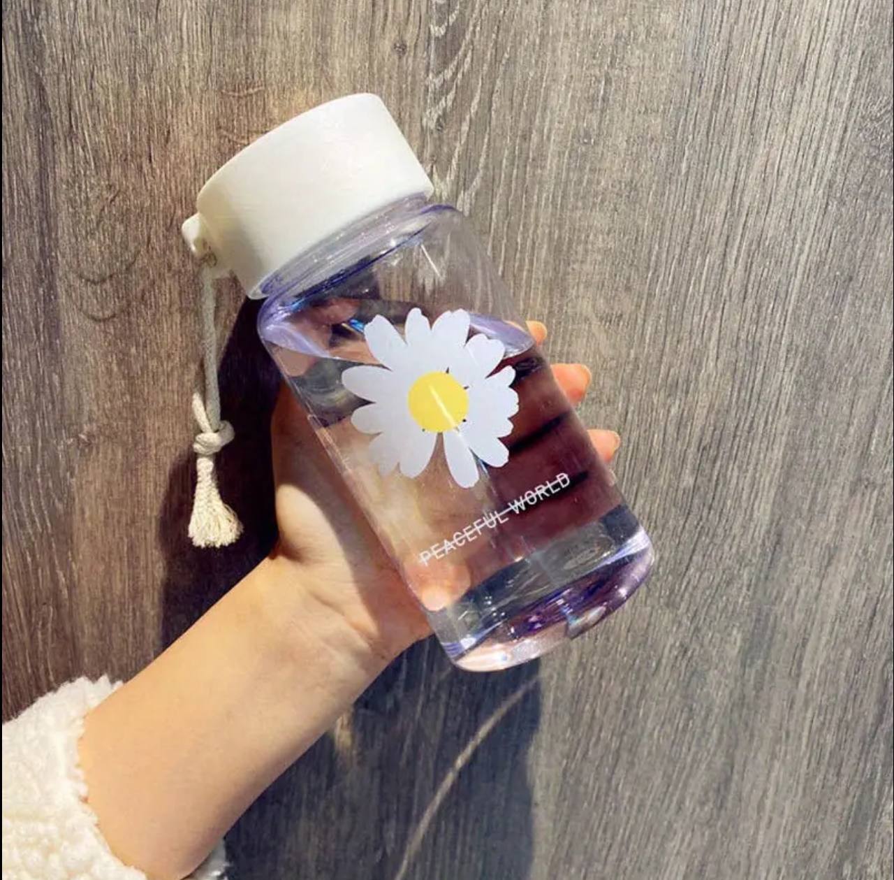 Cute transparent water bottles.
450ml
