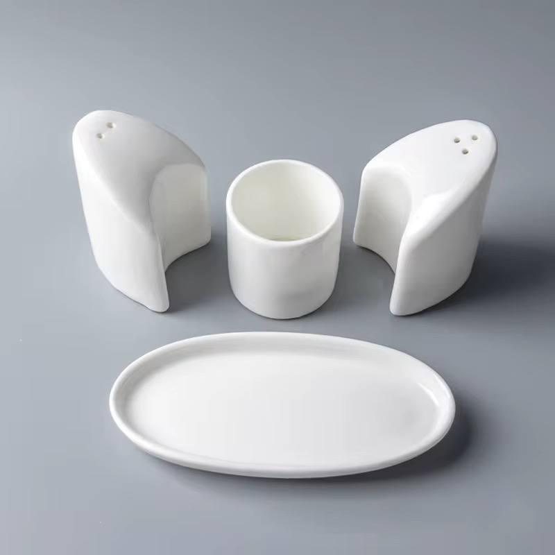 Ceramic shapely 4pc pepper shaker