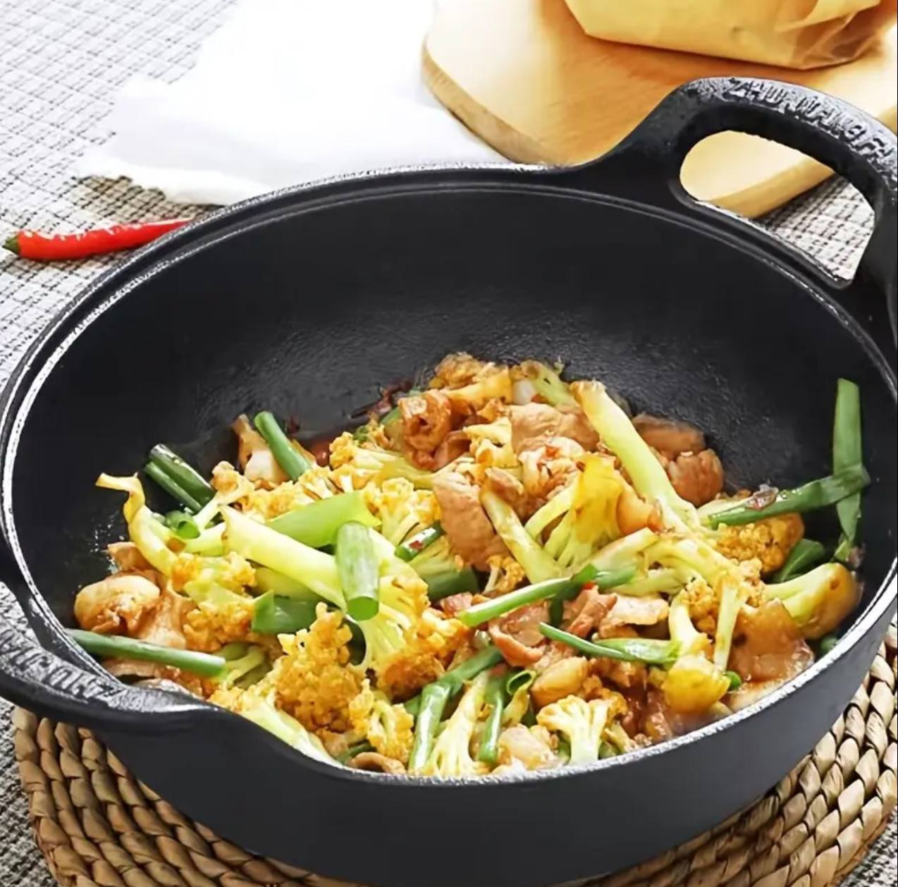 Pre-seasoned Pure Cast Iron Flat Bottom Wok with Wooden Lid