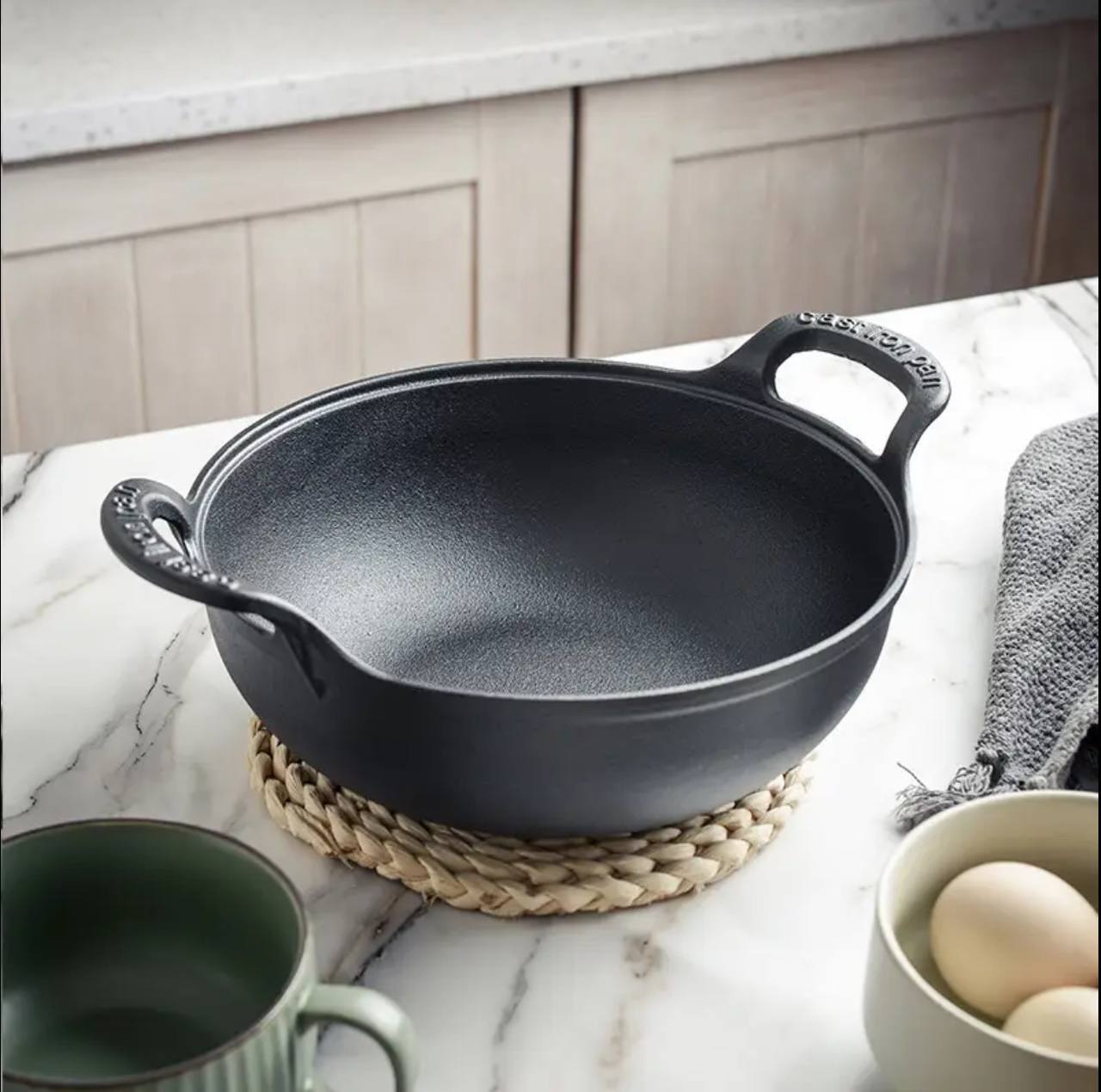 Pre-seasoned Pure Cast Iron Flat Bottom Wok with Wooden Lid