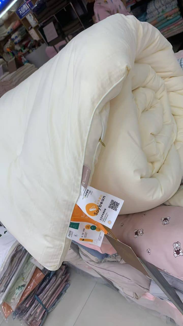 Premium quality duvet
Size: 6*6 200*220cm