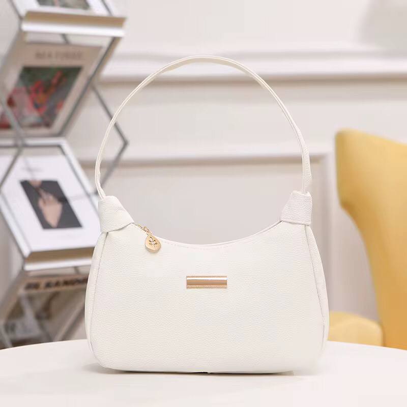 VERSATILE SHOULDER BAG