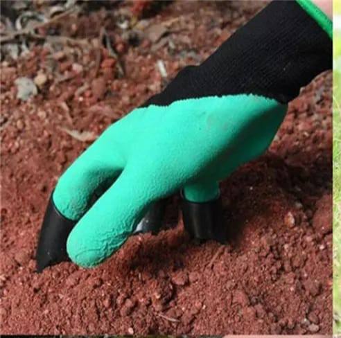 Gardening gloves with claws