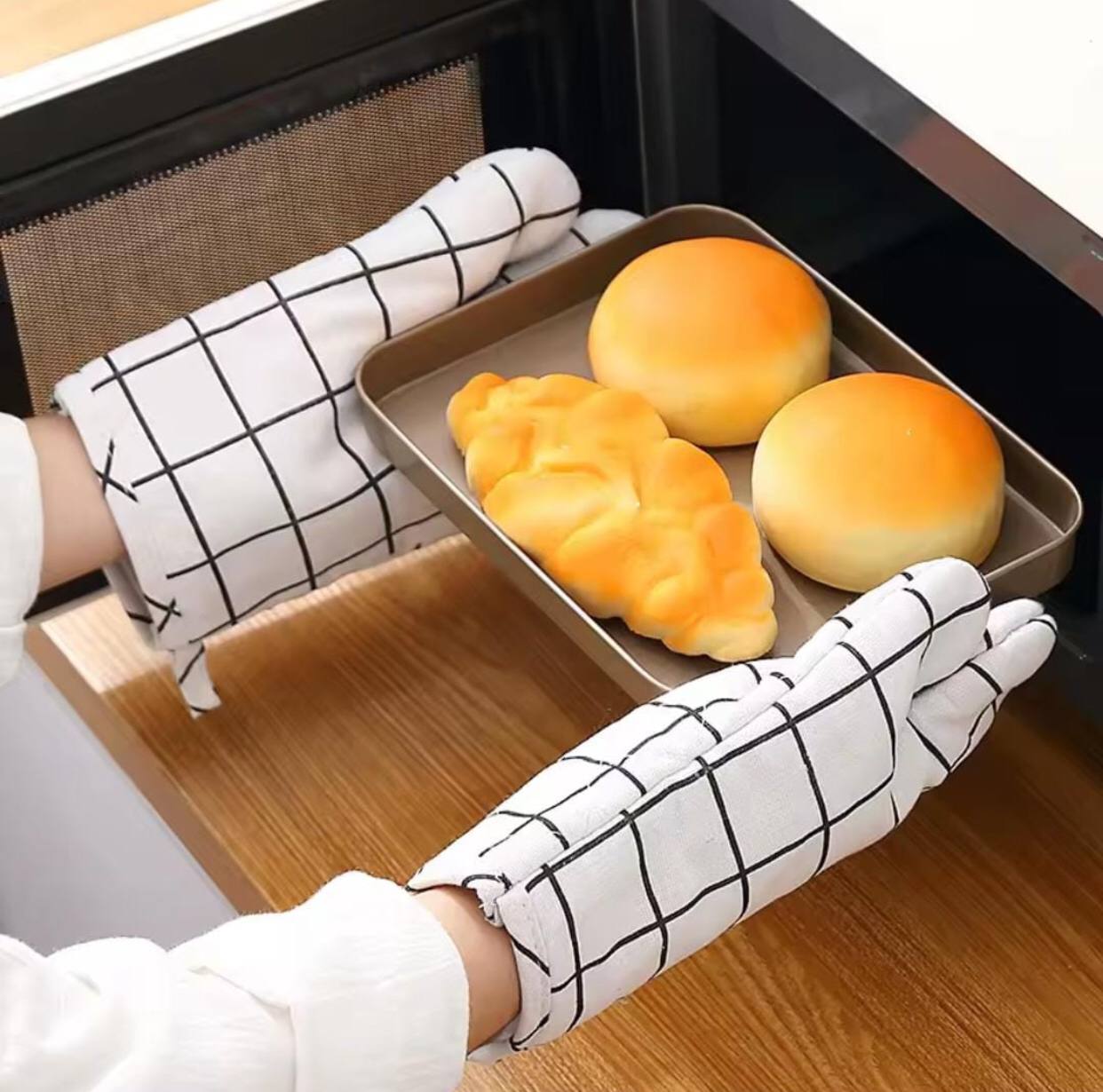 Oven gloves/mitten
Pair