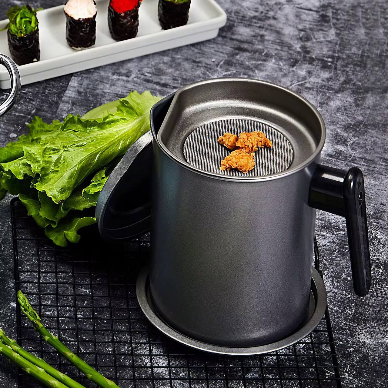 1.5 Oil metallic black sieve