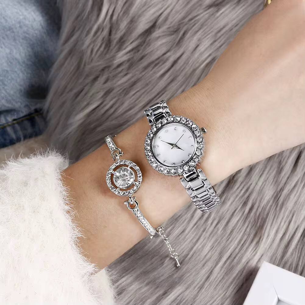 Classy Ladies watch+ Bracelet set