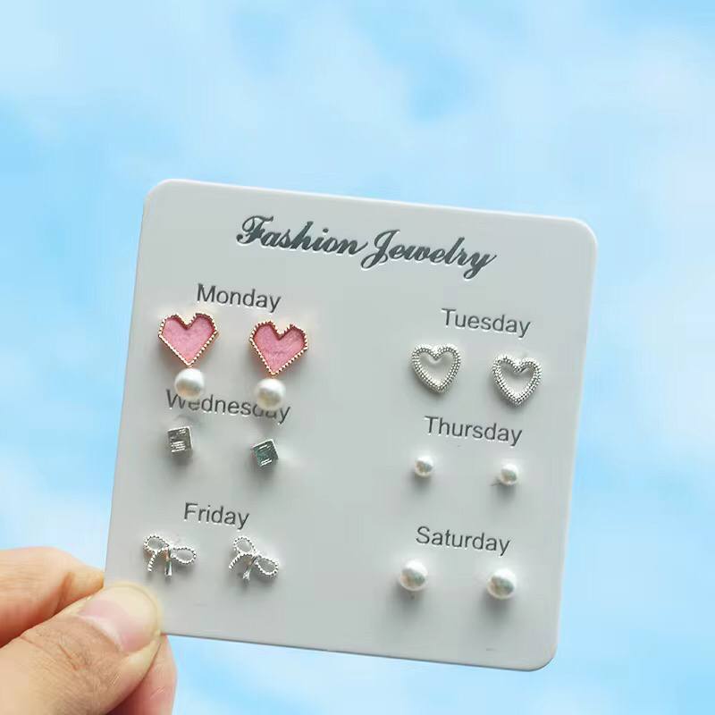 *Fashion Heart Stud Earings
