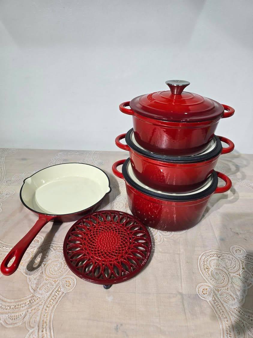 Cast iron dutch oven set