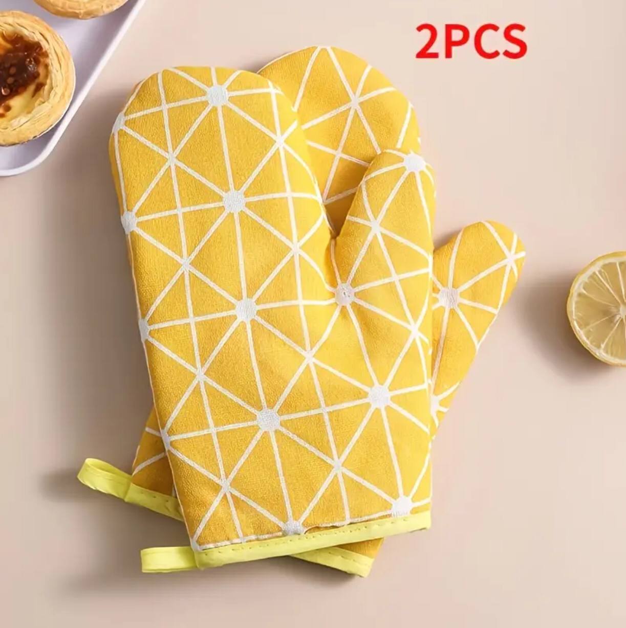 Oven gloves/mitten
Pair