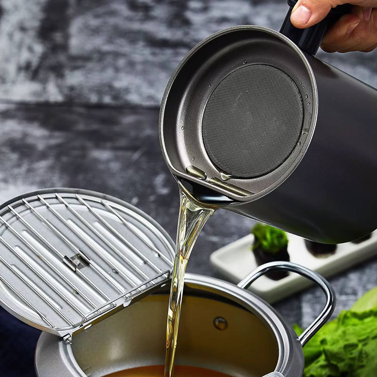 1.5 Oil metallic black sieve