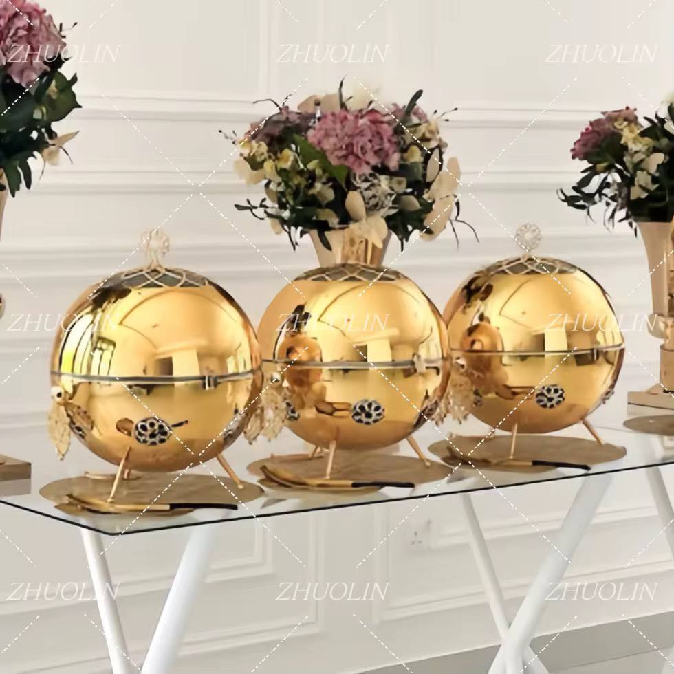 Luxurious Classy gold round chaffing dish