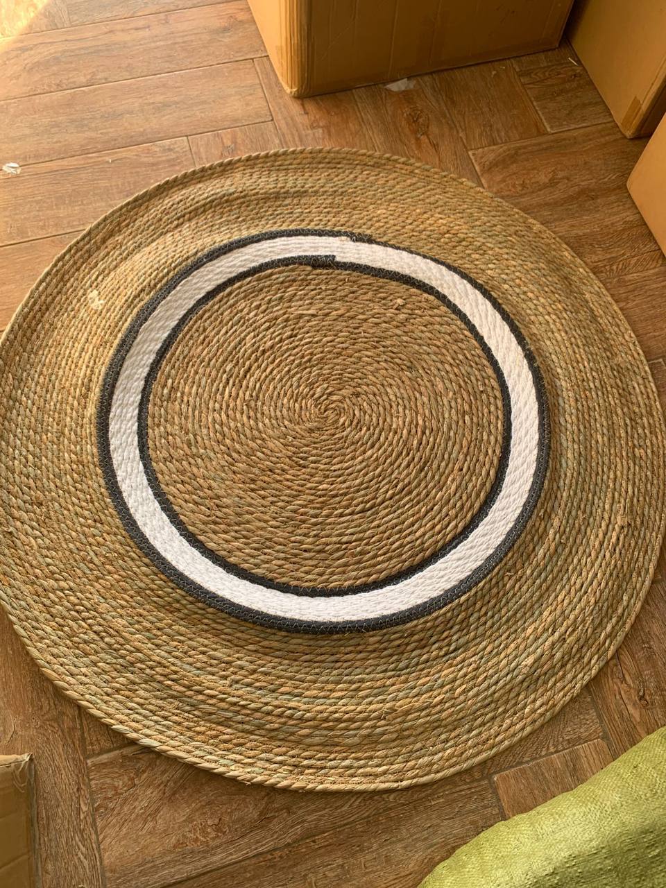 Fiber Jute Rug
size 100cm diameter