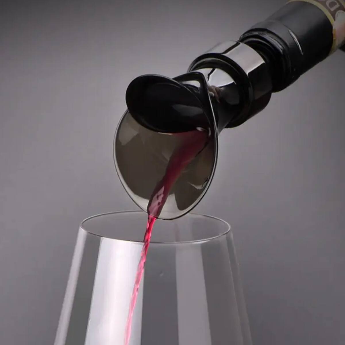 2 in 1 wine pourer cum stopper