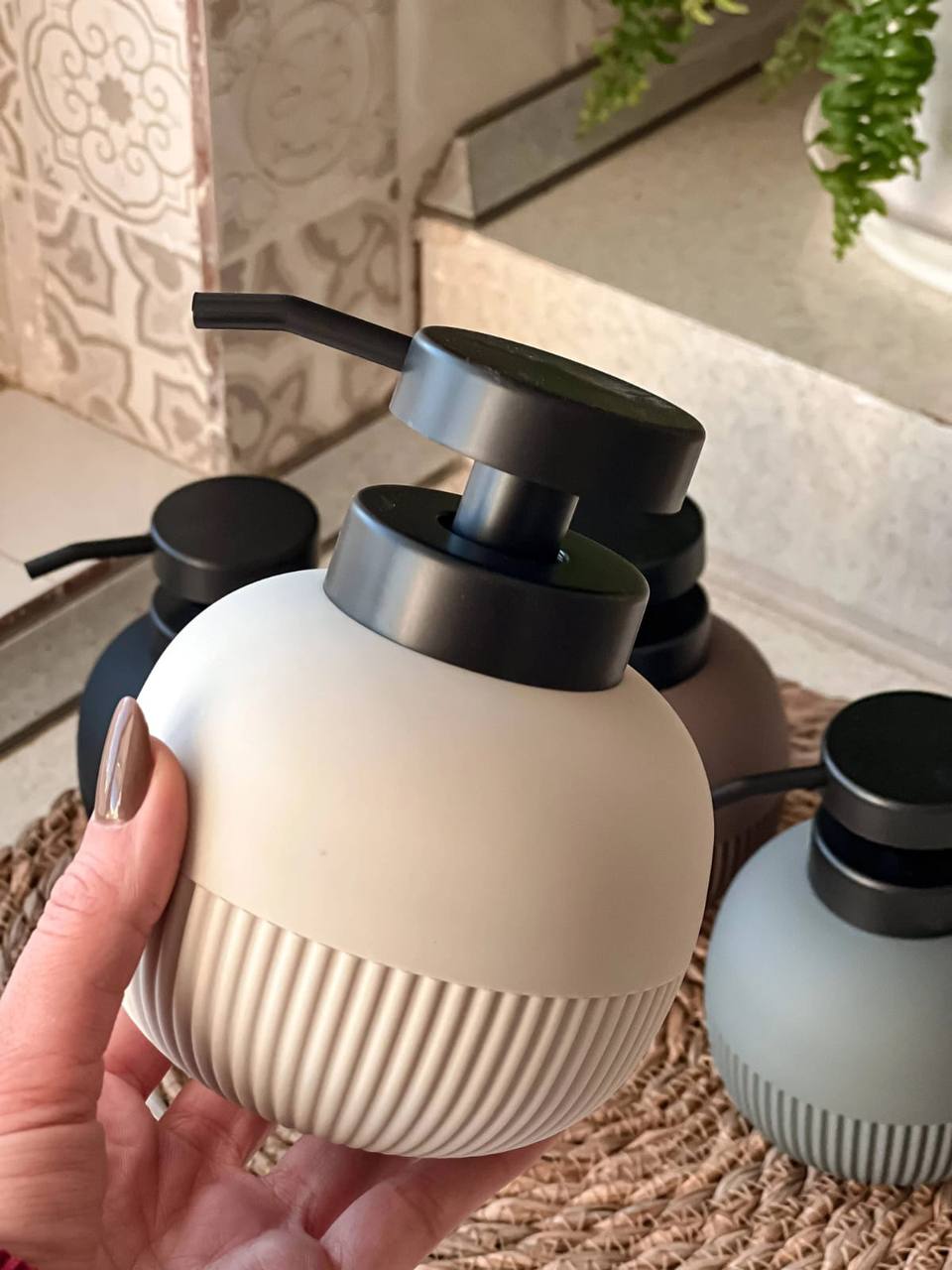 Boho acrylic luxury Lotion pump bottle for kitchen/ bathroom countertops / shower gel/ decorative soap dispenser