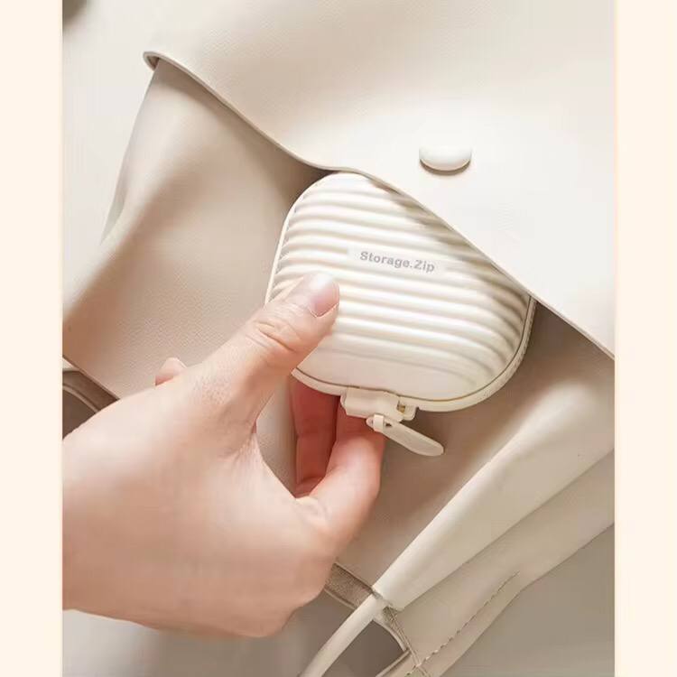 Portable pill storage case