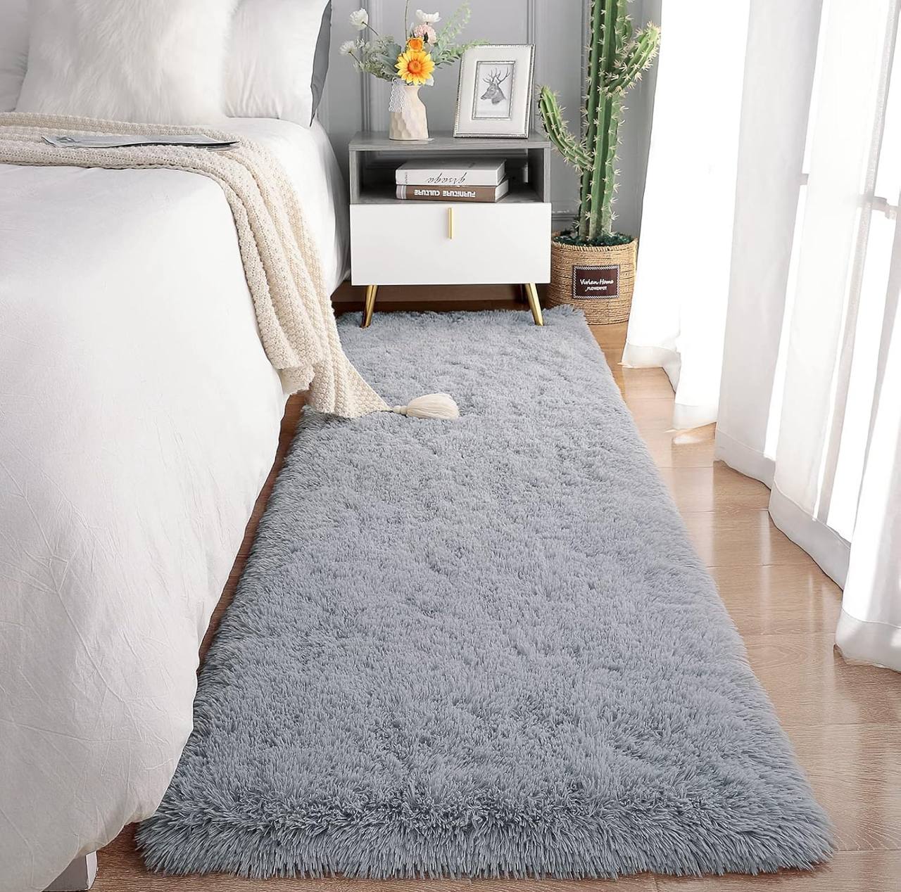 Bedside fluffy carpets