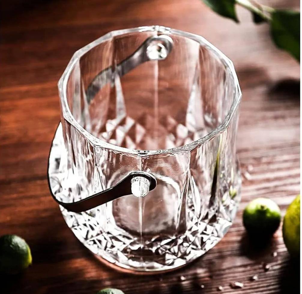 Portable ice cube bucket with handle