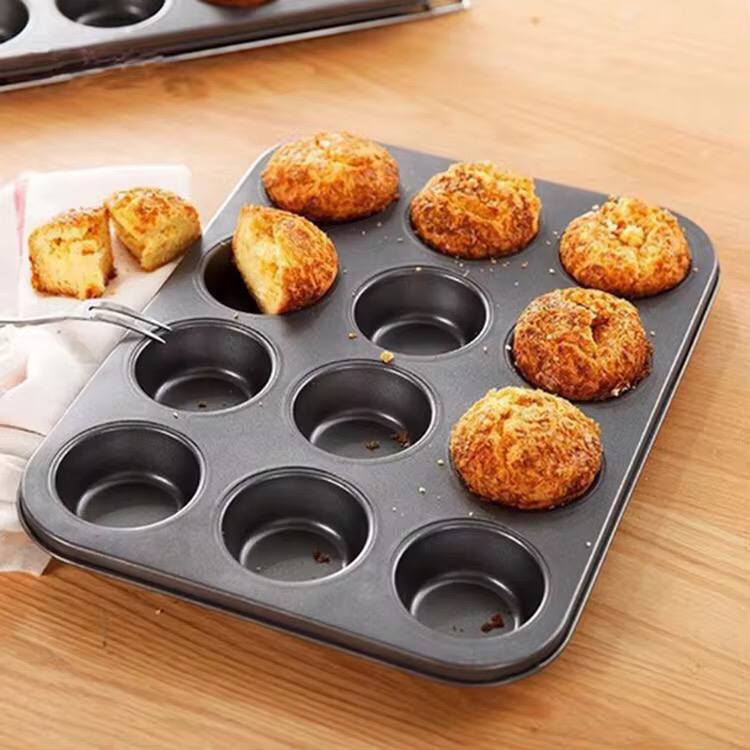 Nonstick 12 hole cupcake baking tin