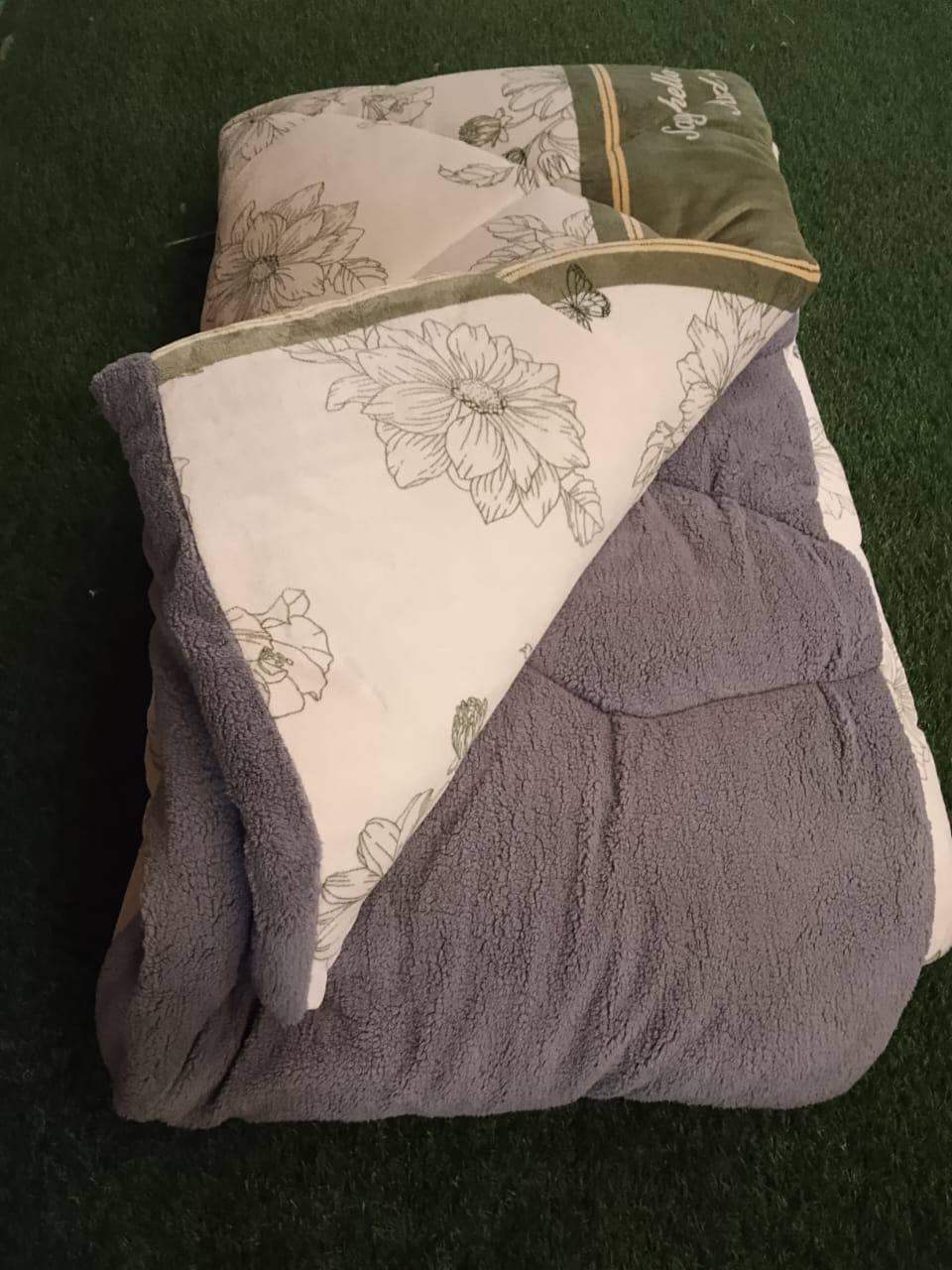 Single warm woolen duvet