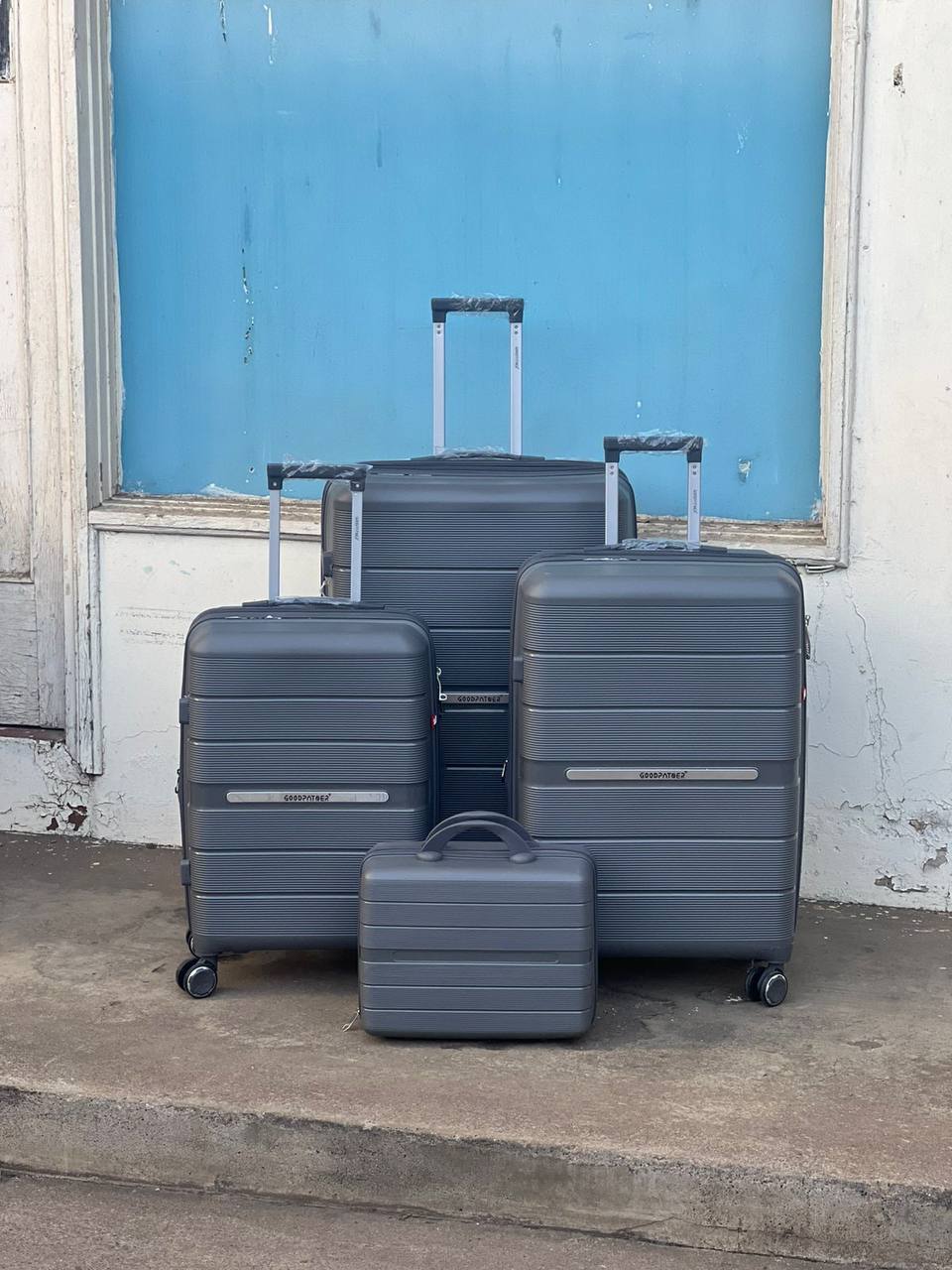 4 in 1 Luxurious unbreakable double zip Suitcase