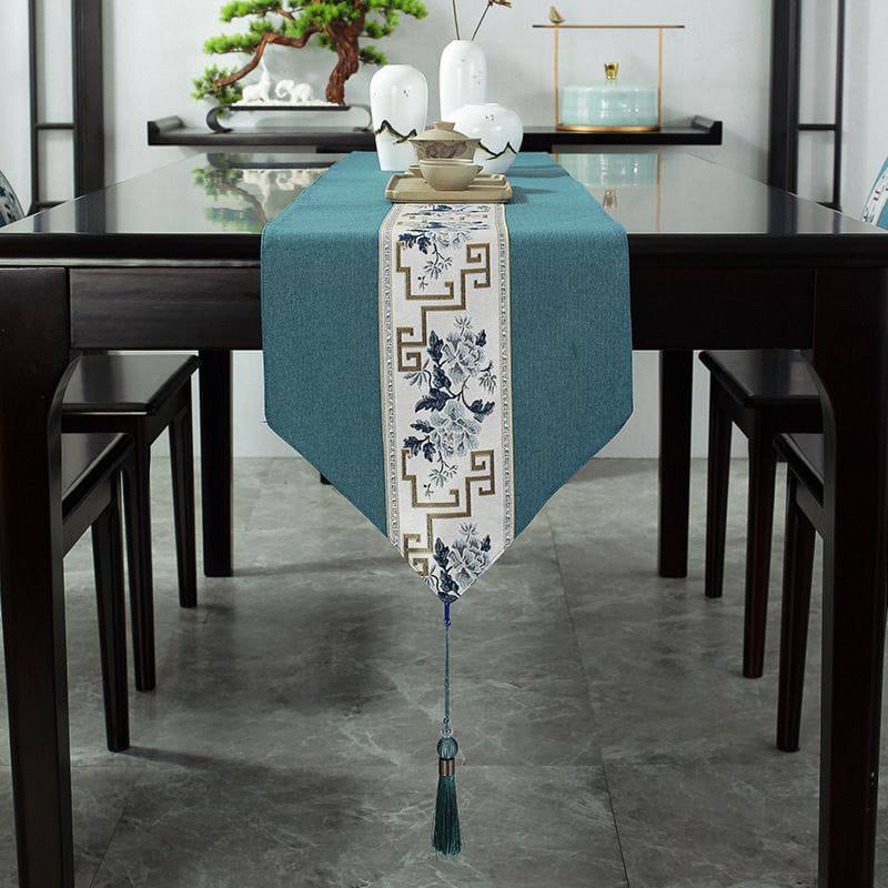 Table runner.
