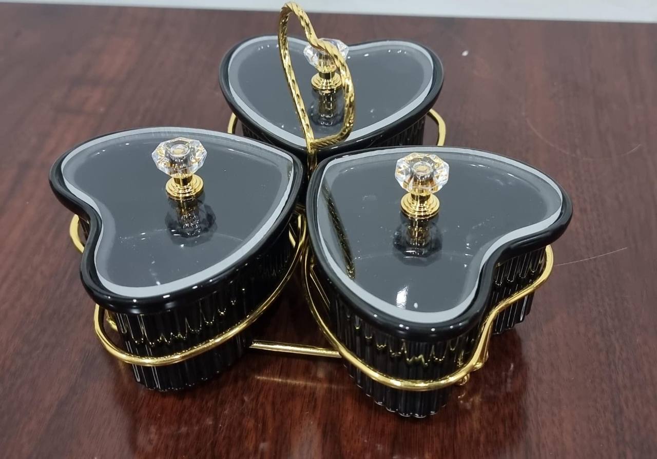 JD8682 set of 3 ceramic love shape sugar bowls acrylic lids on gold metal rack