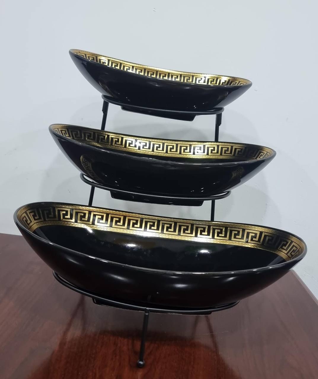 JD8302-Y482 set of 3 ceramic fruit plates on black metal rack