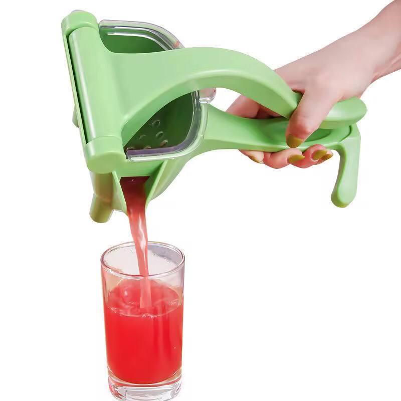Multifunctional handheld juicer / squeezer