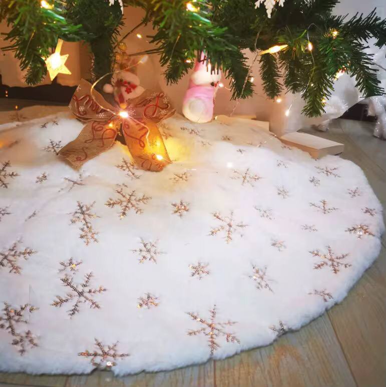 Christmas tree skirt available in size 90*90cms