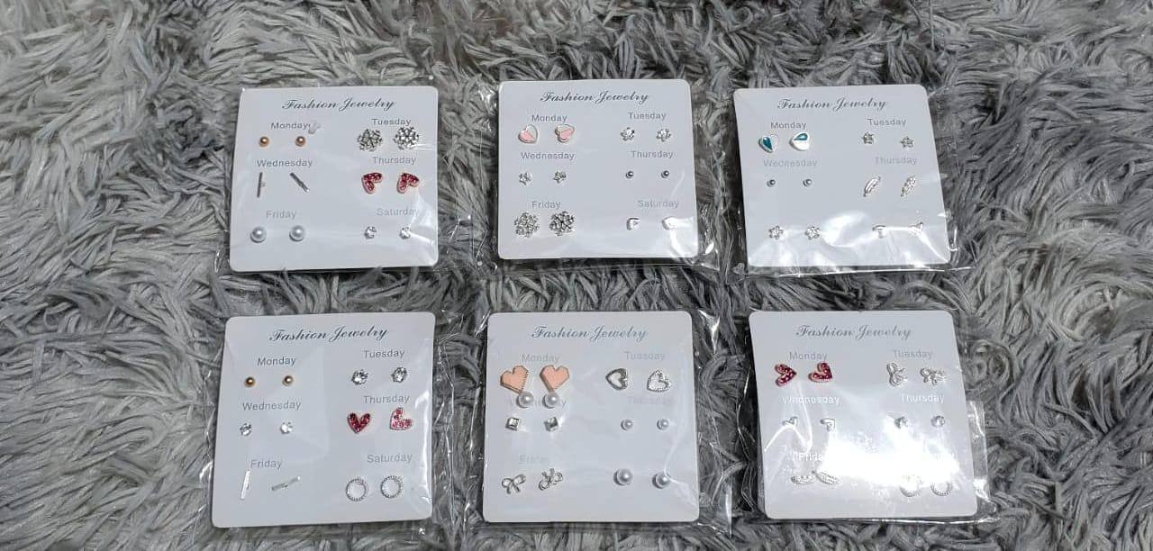 *Fashion Heart Stud Earings