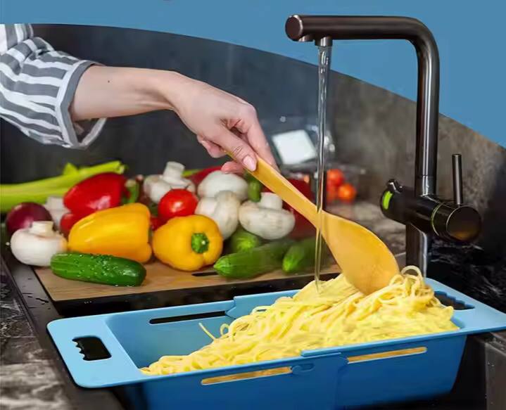 Household sink strainer for washing fruits and vegetables