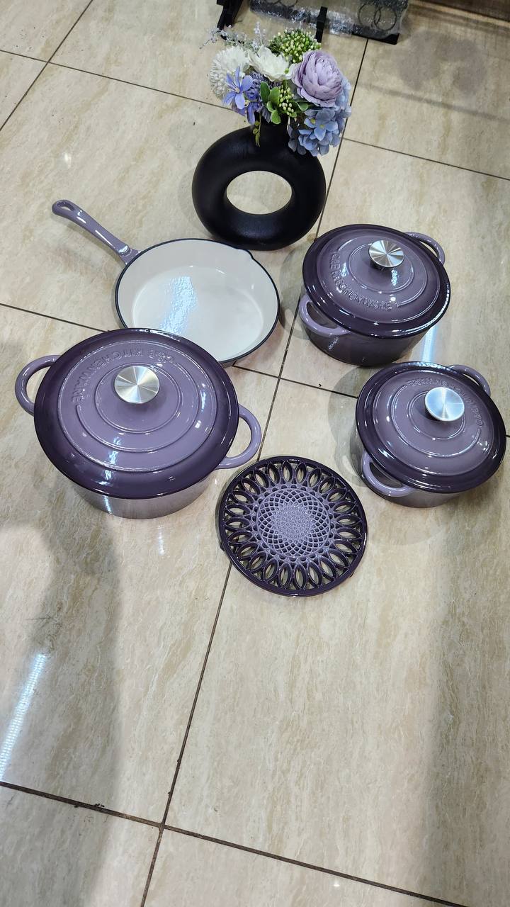 Cast iron dutch oven set