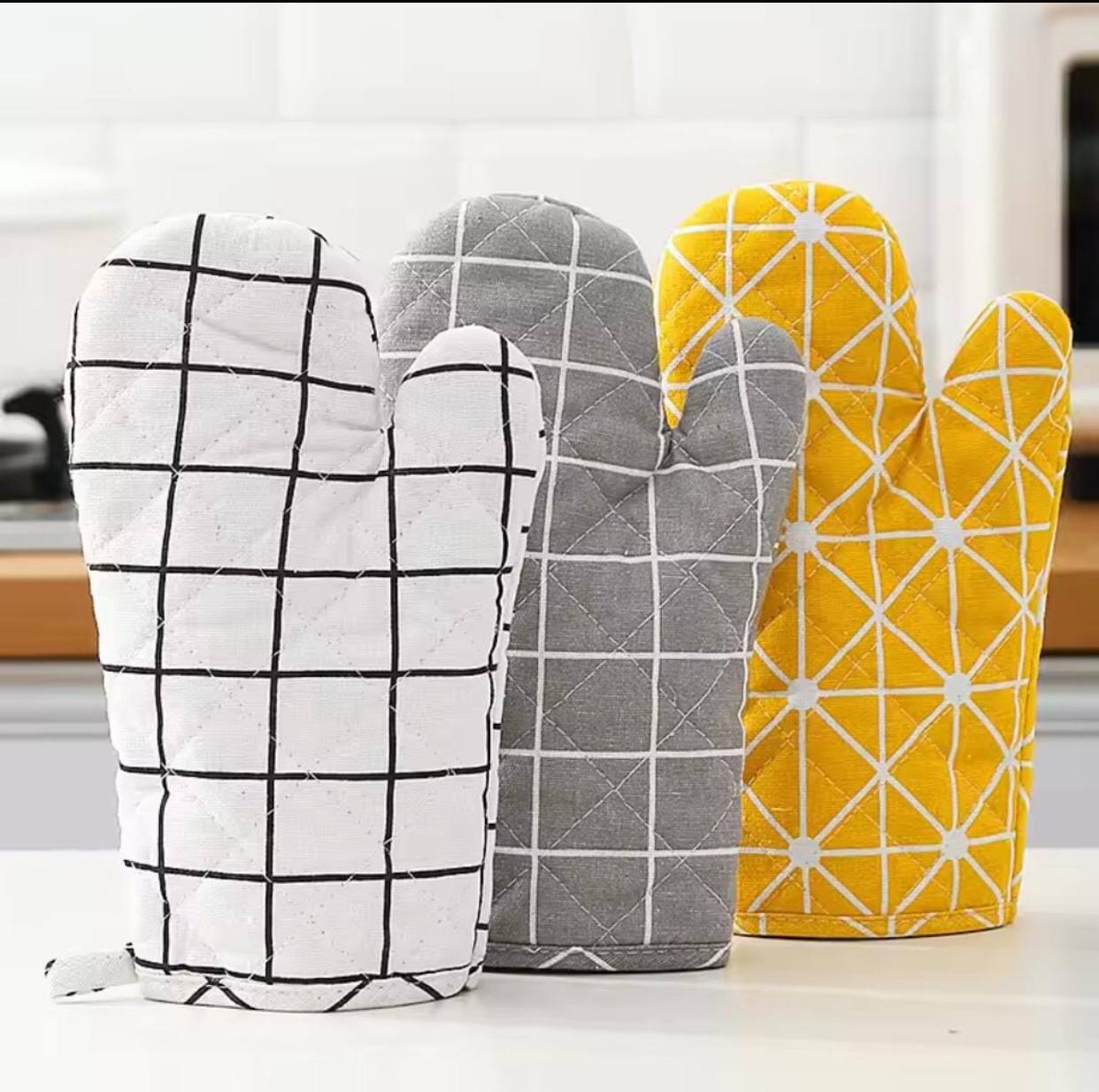 Oven gloves/mitten
Pair