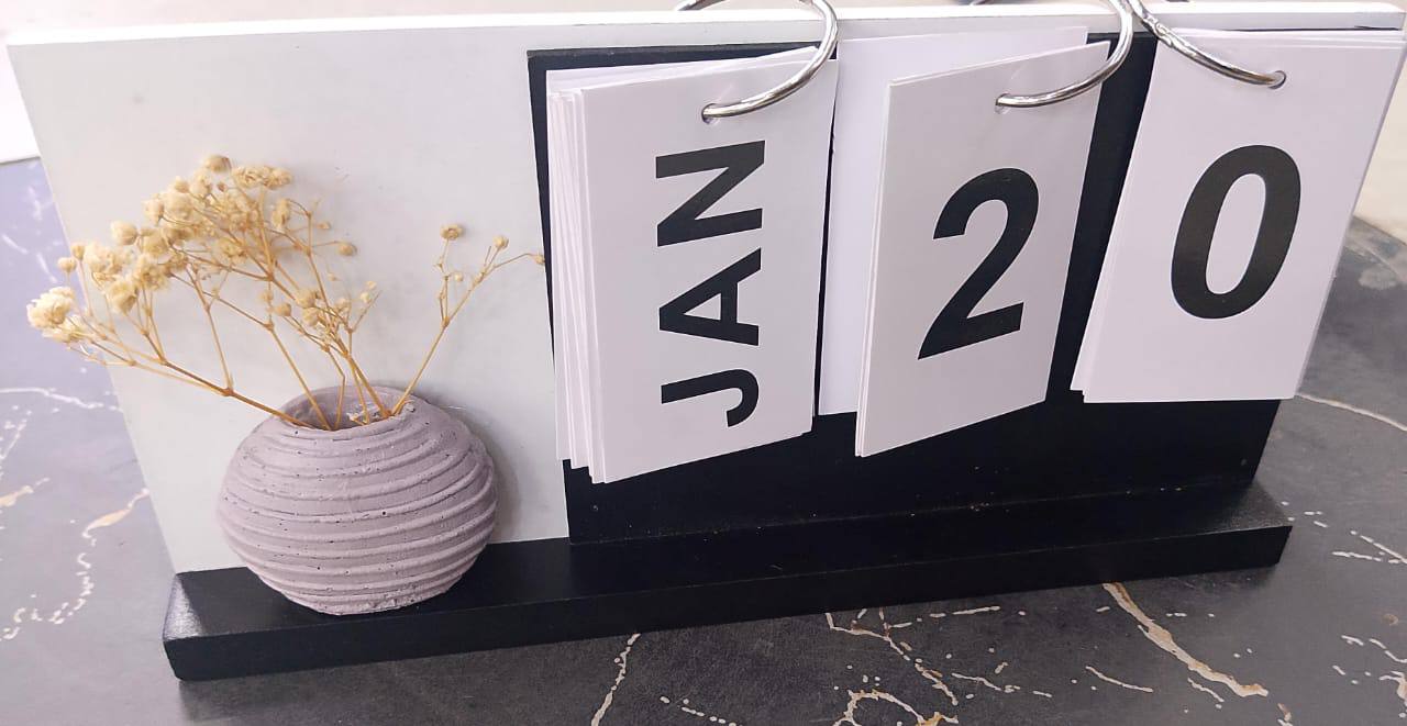 Table top decor Date stand calendar 24x12cm