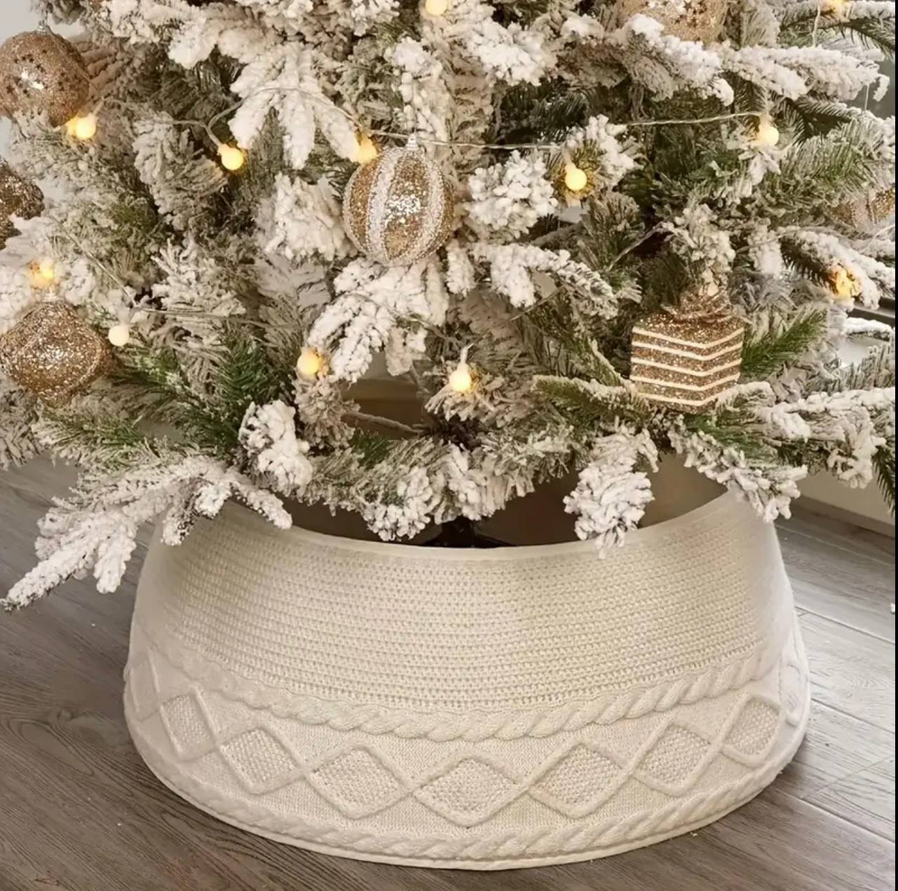 Beautifully knitted Christmas Tree Collar