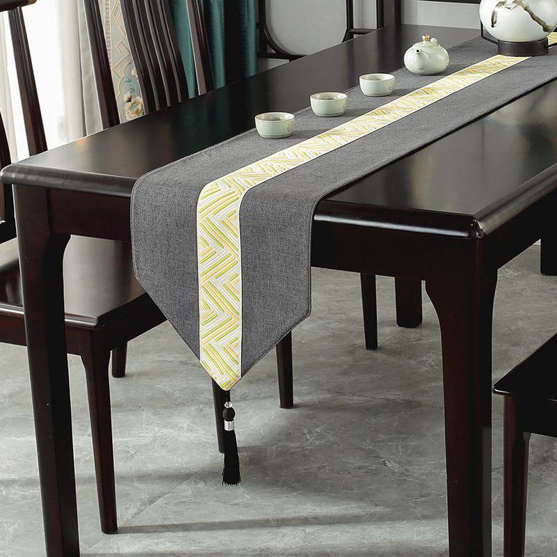 Table runner.