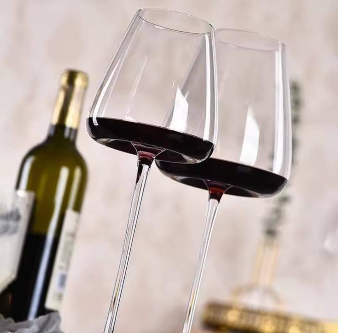 Long stem luxurious wine glasses
Clear.